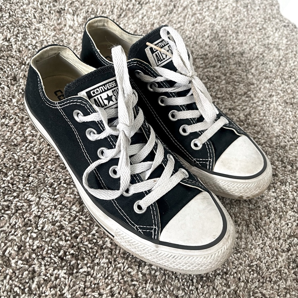 black and white low top converse size 7